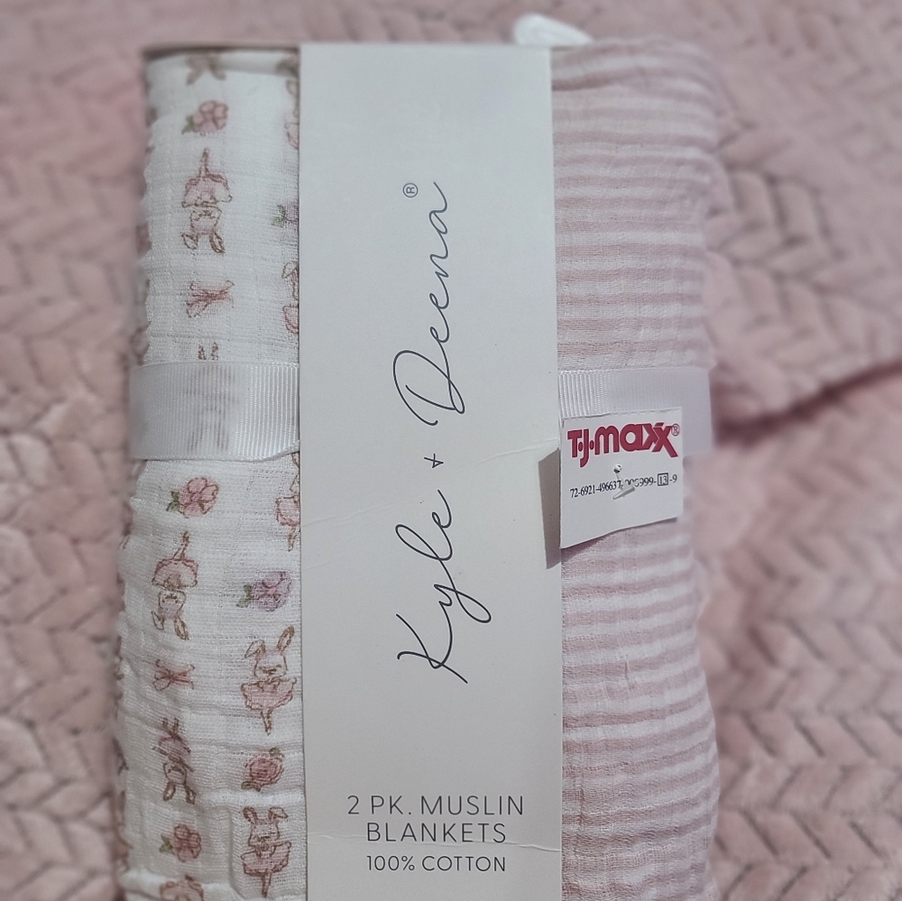 Light pink 2pk muslin blankets